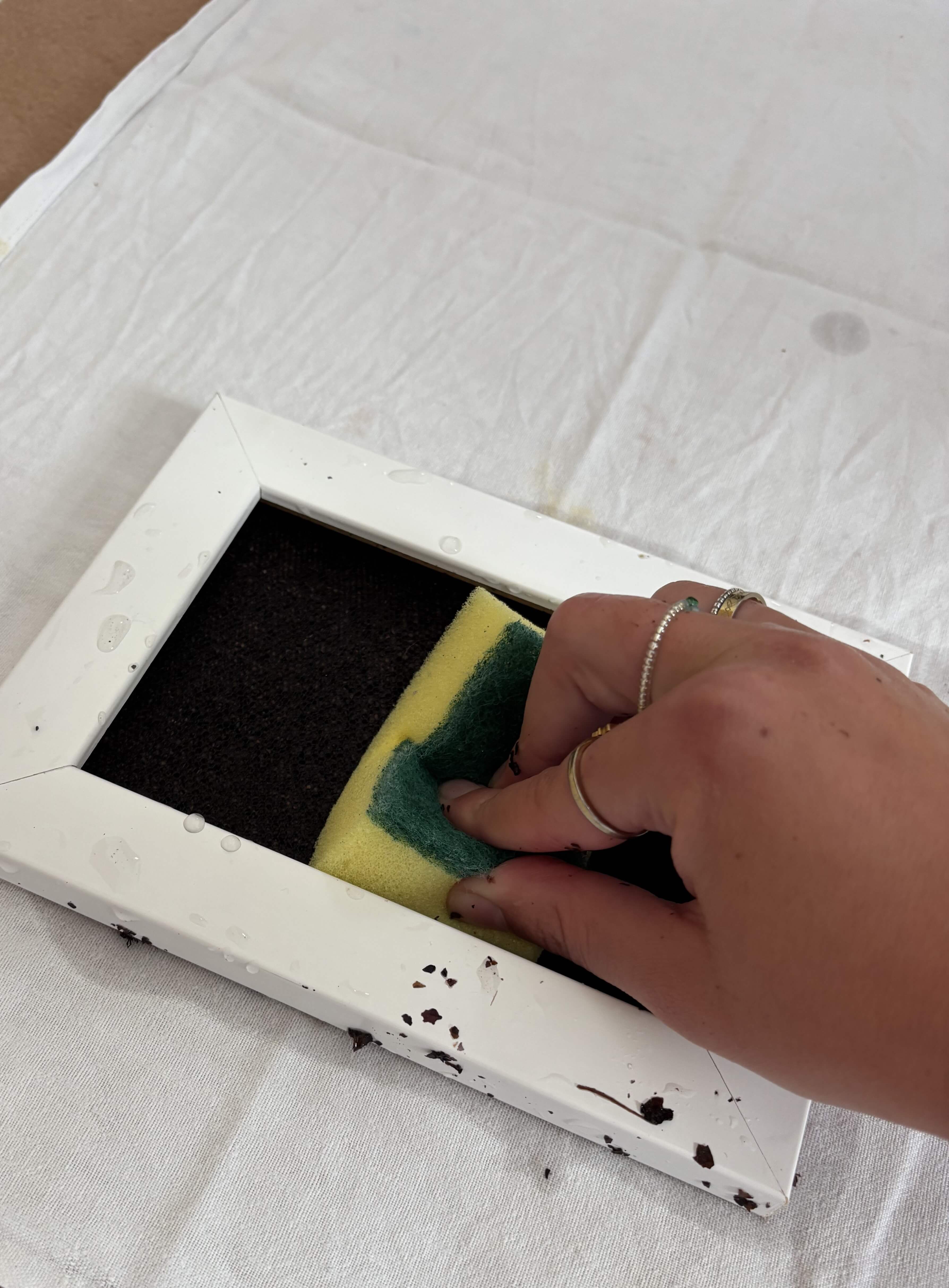 Papierentwicklungsprozess mit Weintrester, Schritt 2