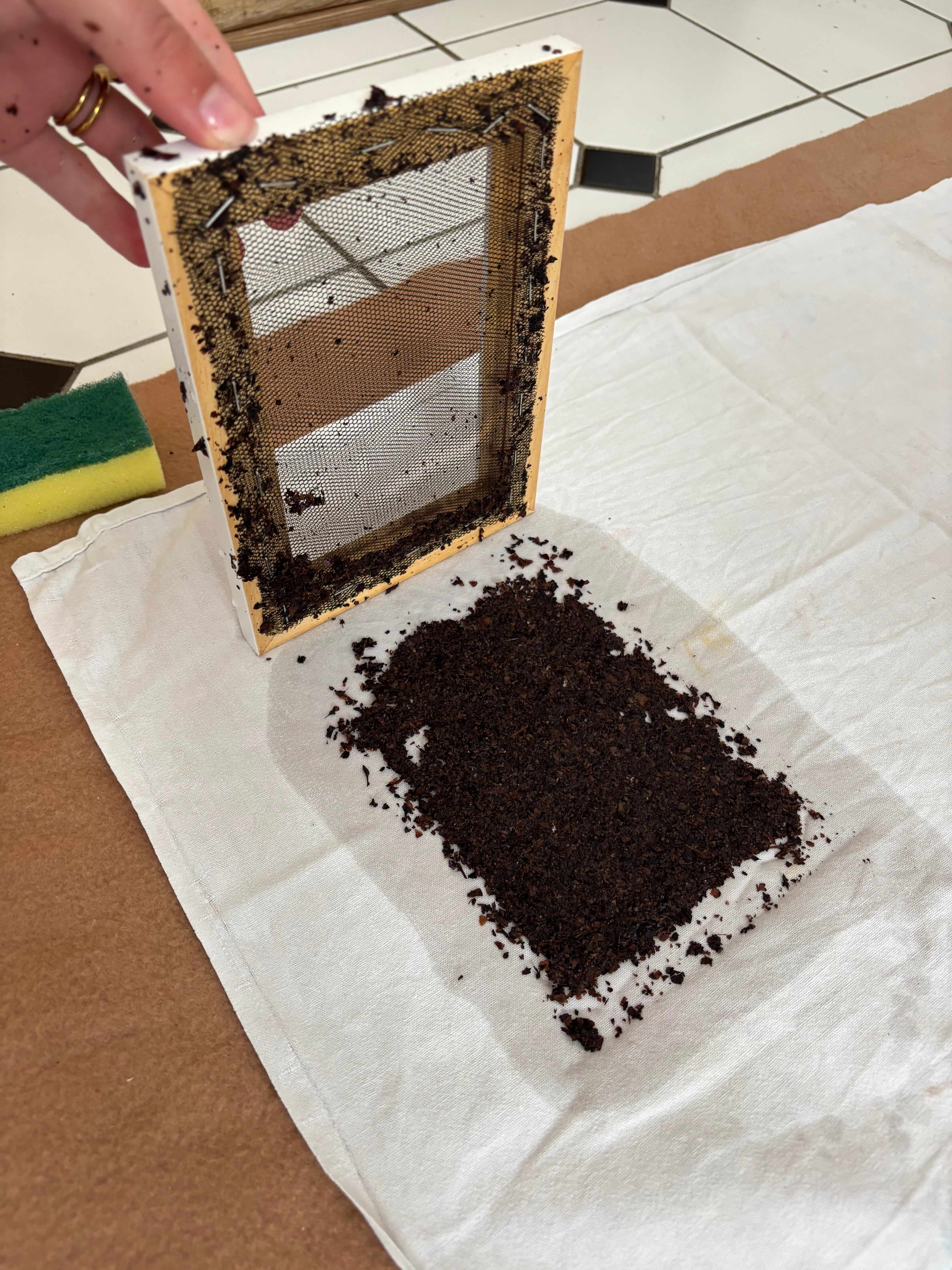 Papierentwicklungsprozess mit Weintrester, Schritt 4