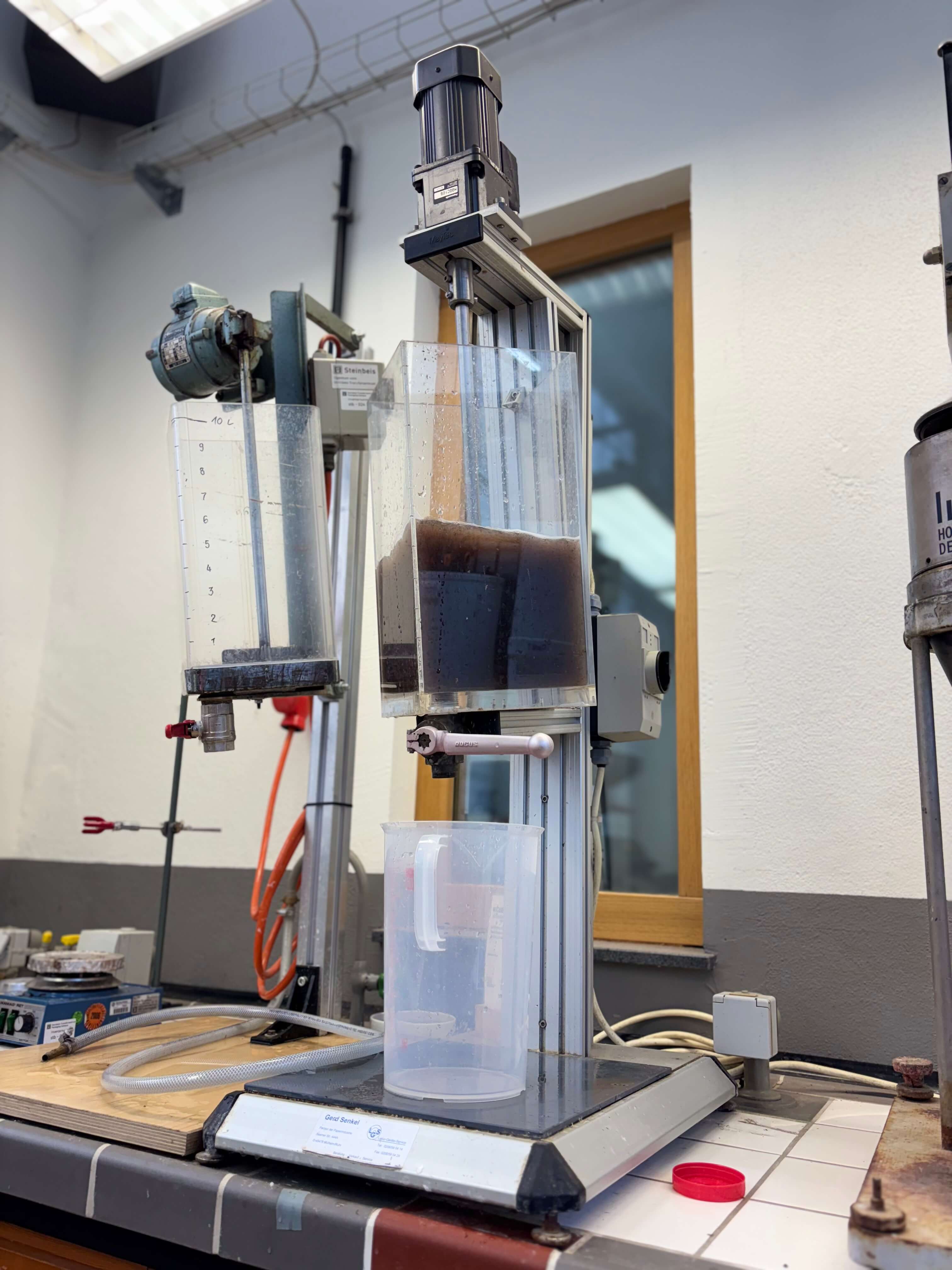 Labor- und Materialprüfung des Tresterpapiers, Ansicht 1