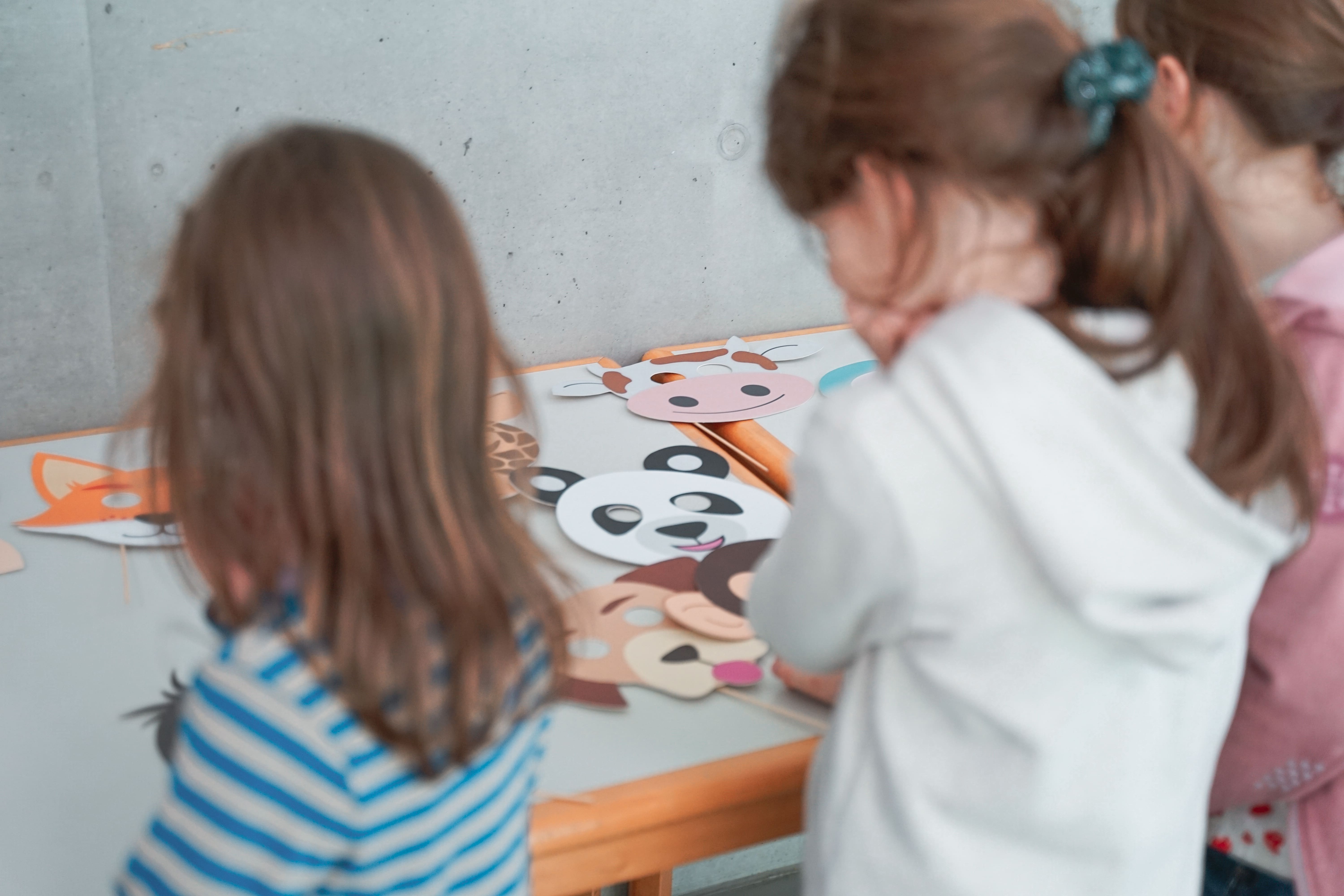 Children discussing the animal qualities